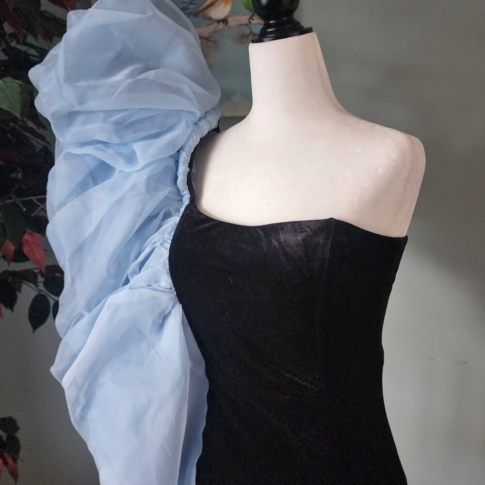Dramatic Velvet MiniDress - Picture 5 of 5